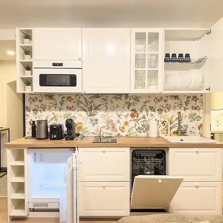 Appartement Cozy And Quiet With Free Parking In Heart Of *
